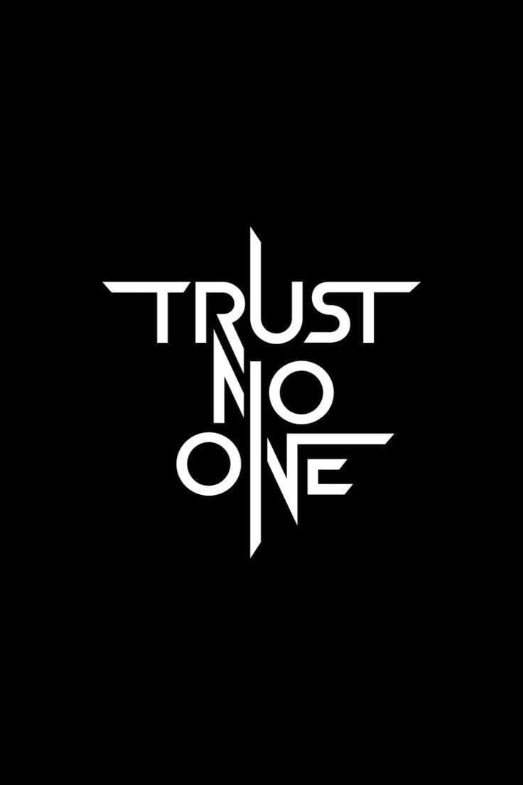 TRUST NO ONE Mid Oversized Drop Shoulder Graphic Tee